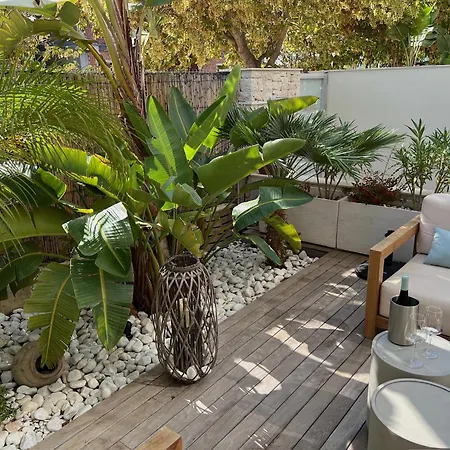 Paraiso - Mit Grossem Garten Und Pool Appartement